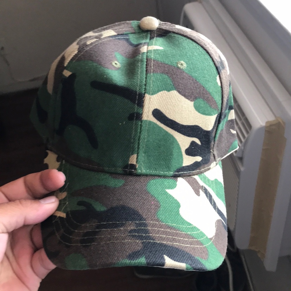 Brand new camo hat never worn